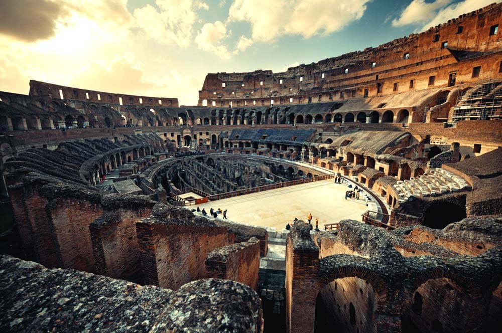 Spectacles in the Colosseum Arena floor. The superstars.